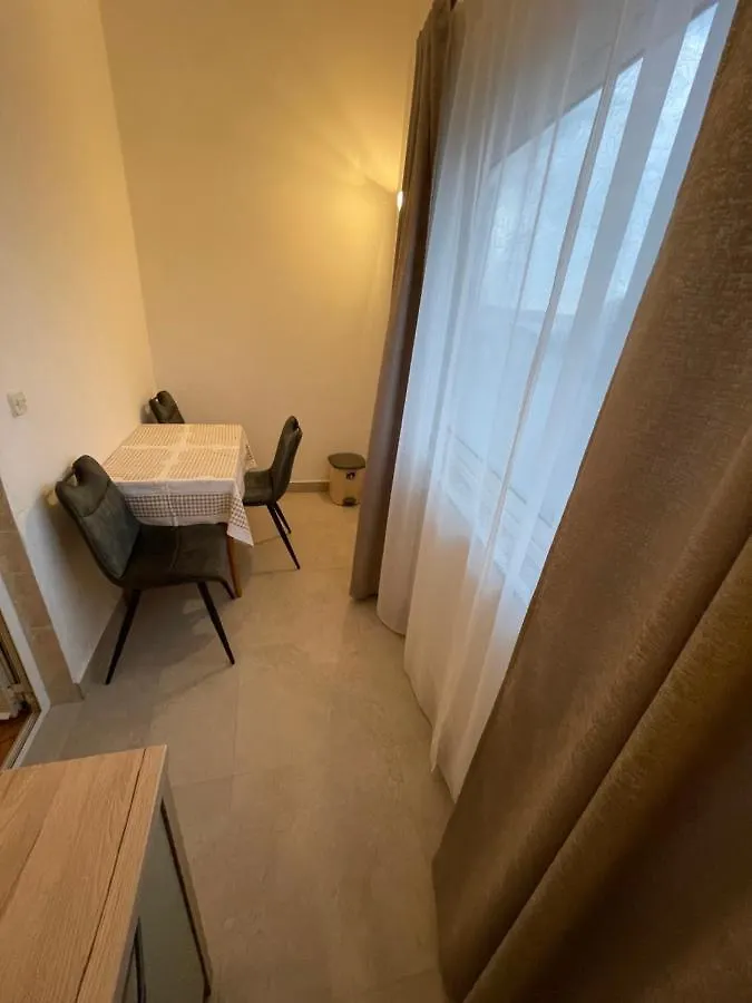 Diana Rooms And Apartments Starigrad Paklenica Croazia