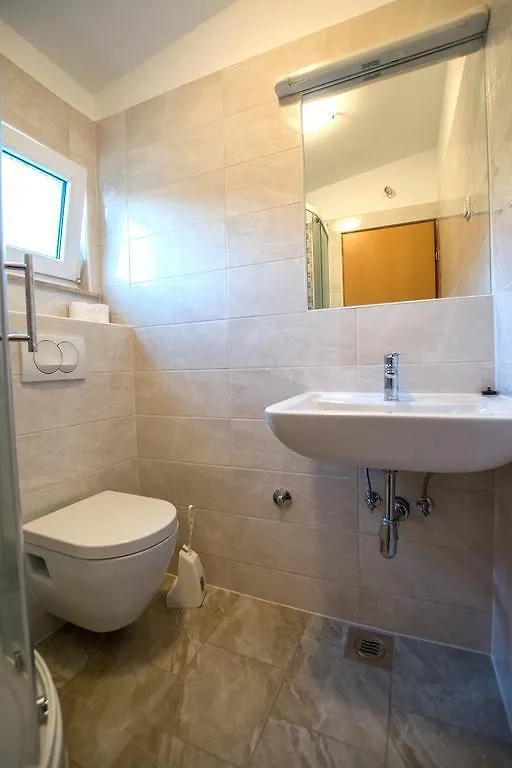 Diana Rooms And Apartments Starigrad Paklenica Croazia